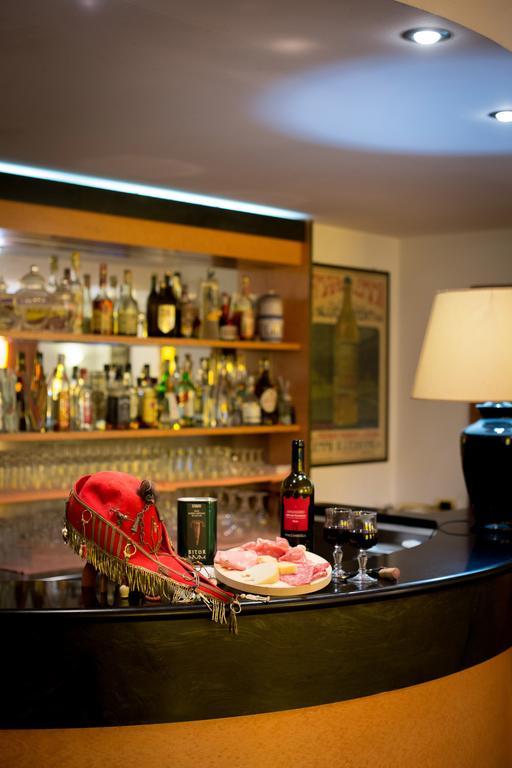 Hotel Le Rocce 马焦内 外观 照片