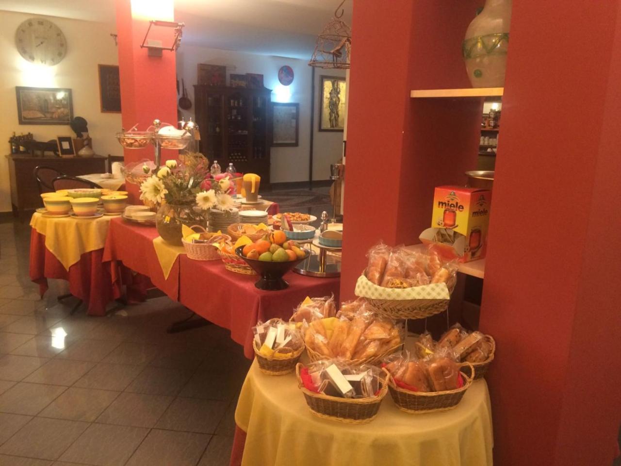 Hotel Le Rocce 马焦内 外观 照片