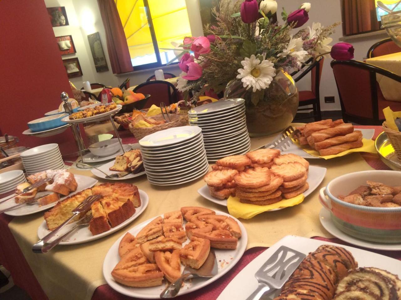 Hotel Le Rocce 马焦内 外观 照片