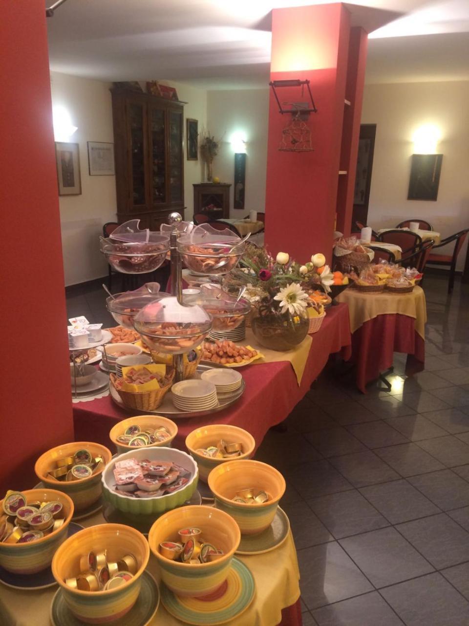 Hotel Le Rocce 马焦内 外观 照片